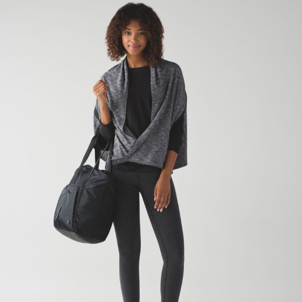 Lululemon Vinyasa Wrap Scarf in Coco Pique Black/White
